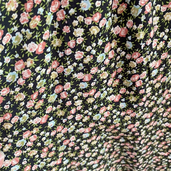 Dress Forum | Smocked Bodice Floral Midi Dress - Picture 12 of 13